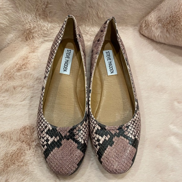 Steve Madden Snakeskin Flats - Picture 2 of 8